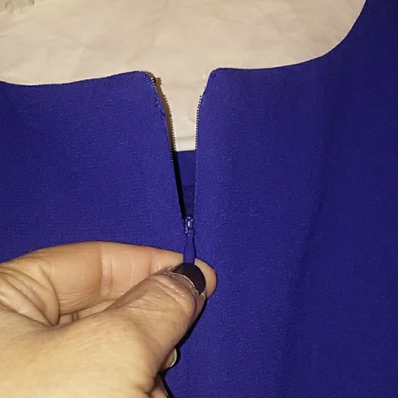 Women's Sleeveless Pleated Crepe Dress - Picture 6 of 12